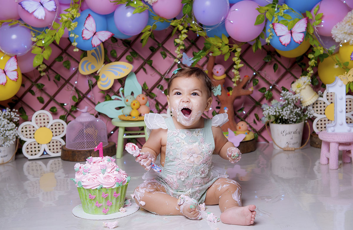 SmashthecakeMeninaembheregiao