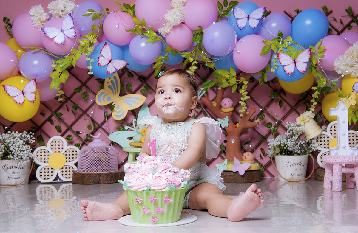 SmashthecakeMeninaembheregiao