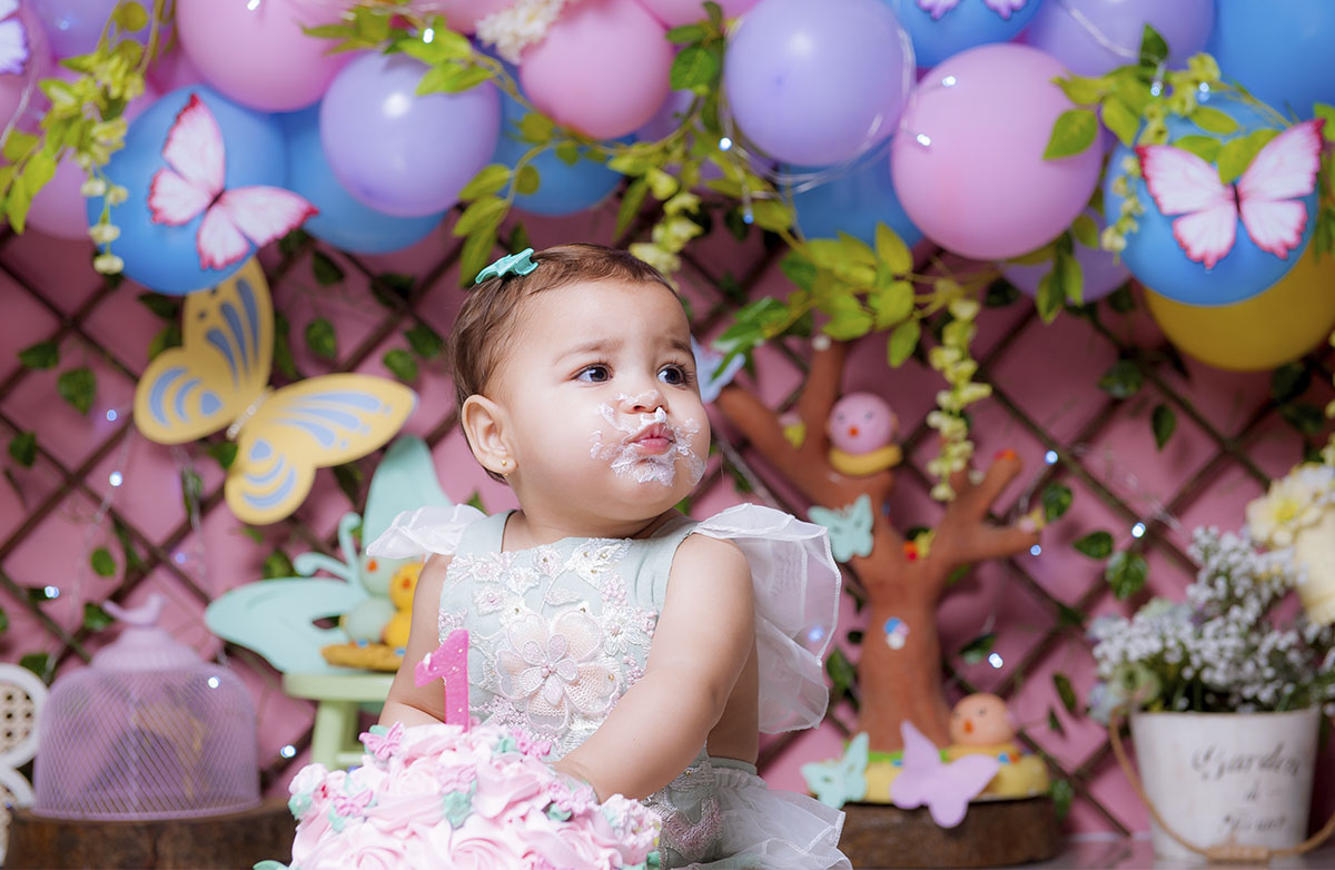 SmashthecakeMeninaembheregiao