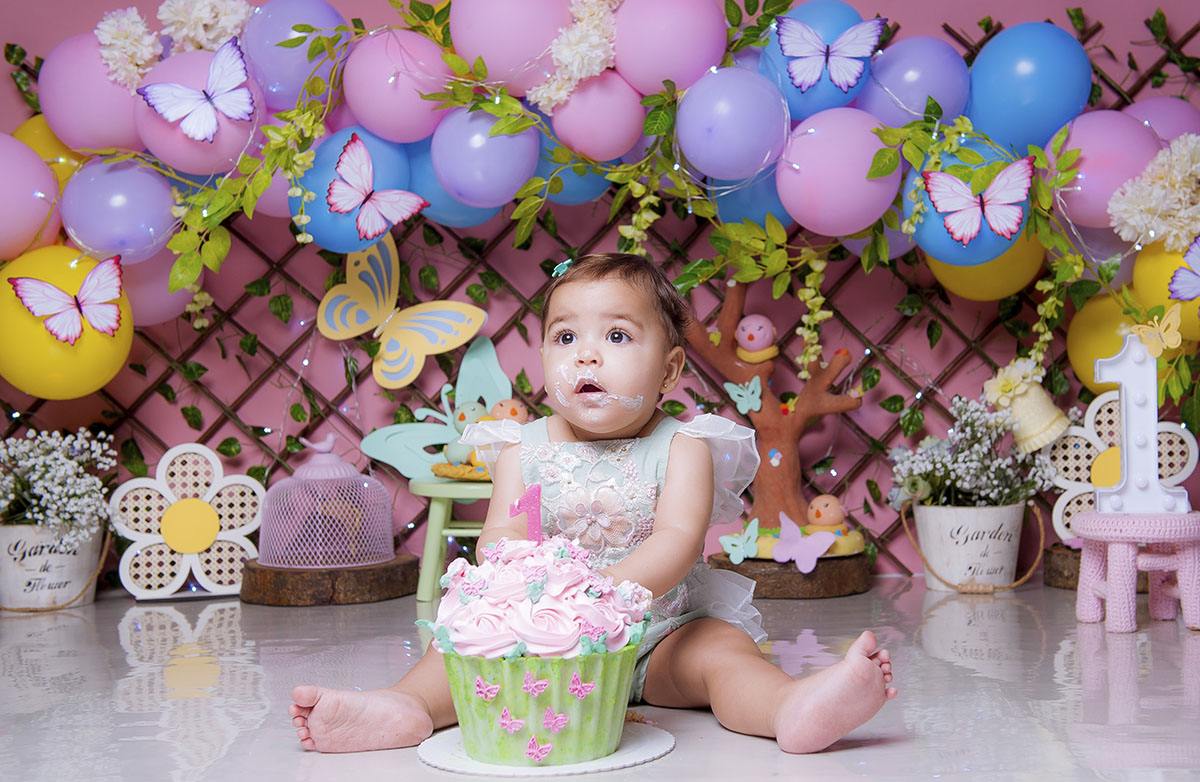 SmashthecakeMeninaembheregiao