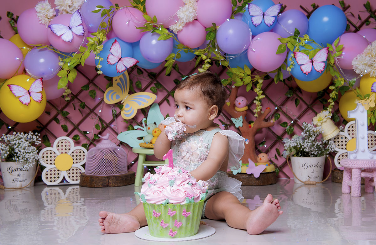 SmashthecakeMeninaembheregiao